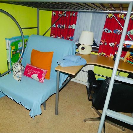 Spacious 3 Bed House With Parking & Good Transport South Norwood Екстериор снимка
