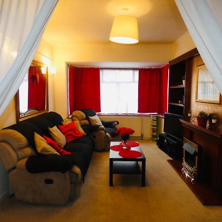Spacious 3 Bed House With Parking & Good Transport South Norwood Екстериор снимка