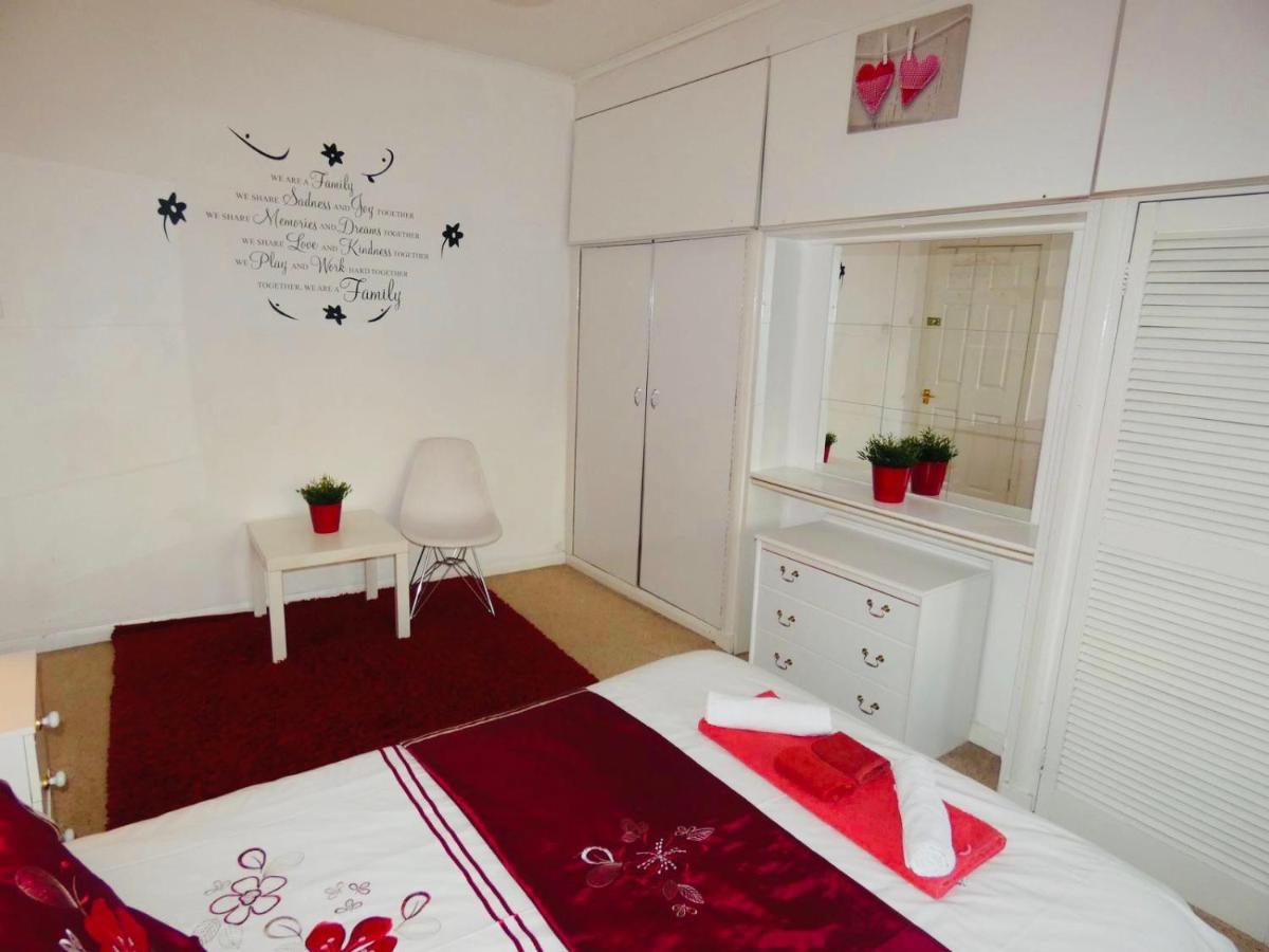 Spacious 3 Bed House With Parking & Good Transport South Norwood Екстериор снимка