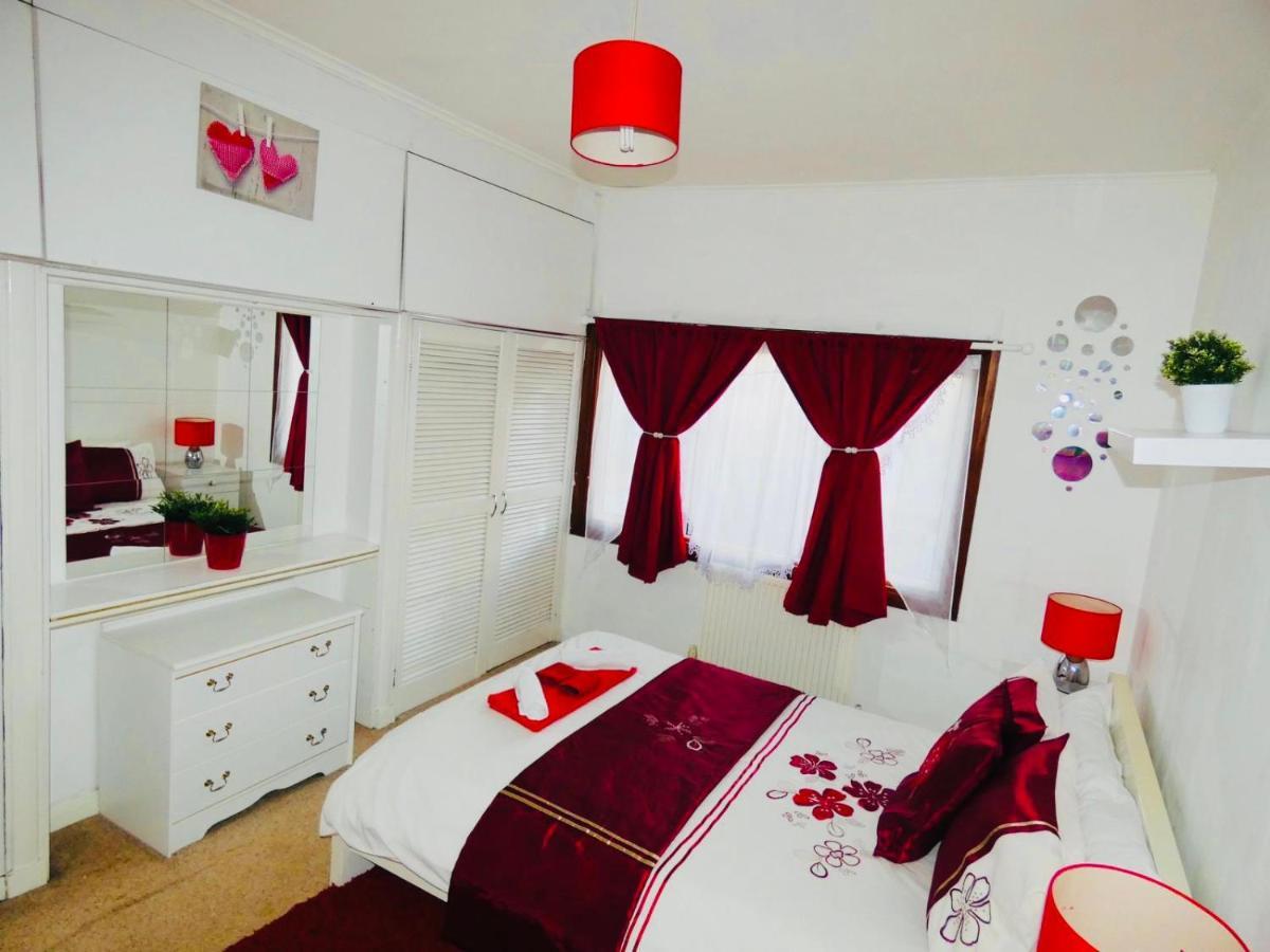 Spacious 3 Bed House With Parking & Good Transport South Norwood Екстериор снимка