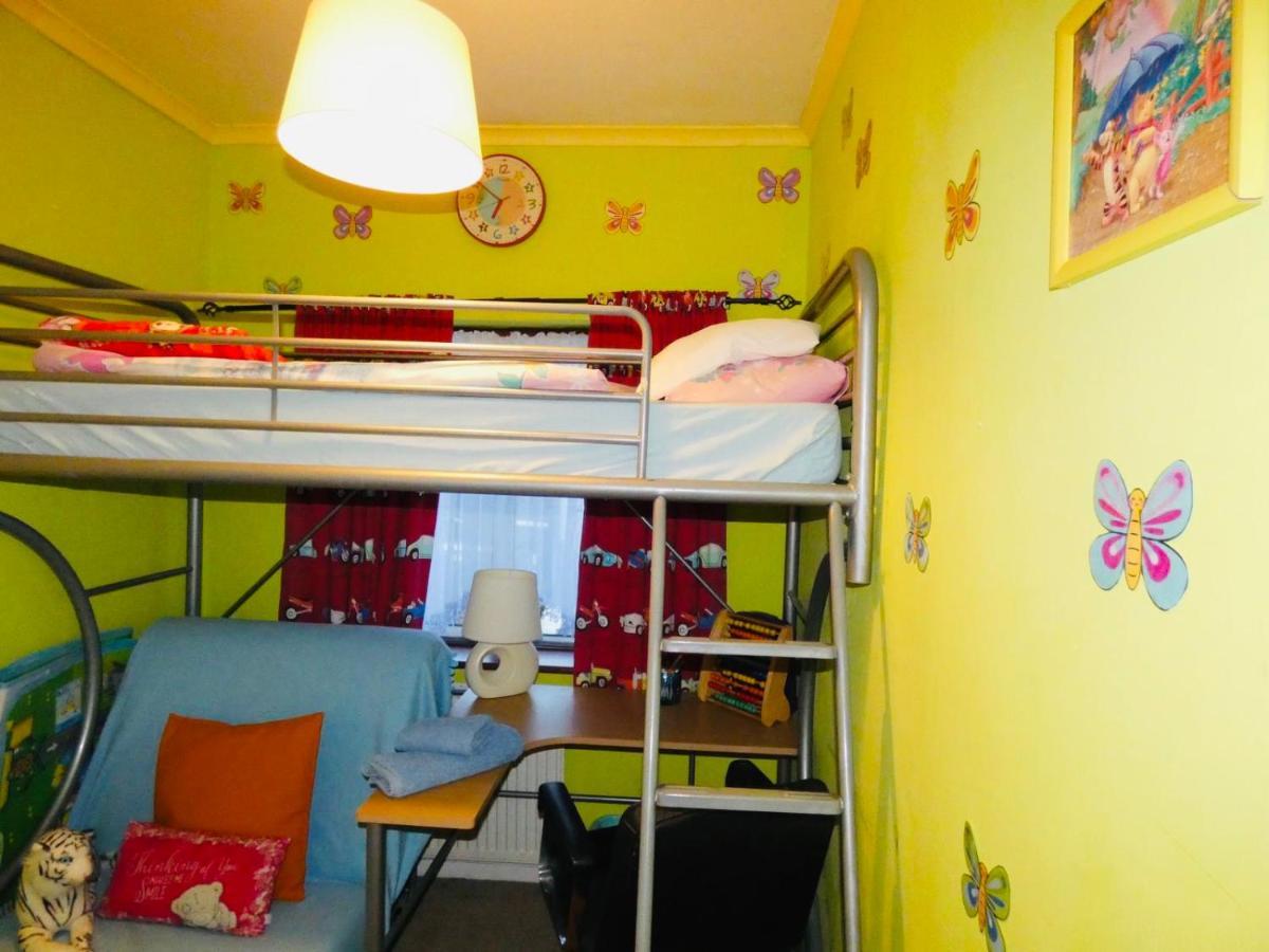 Spacious 3 Bed House With Parking & Good Transport South Norwood Екстериор снимка