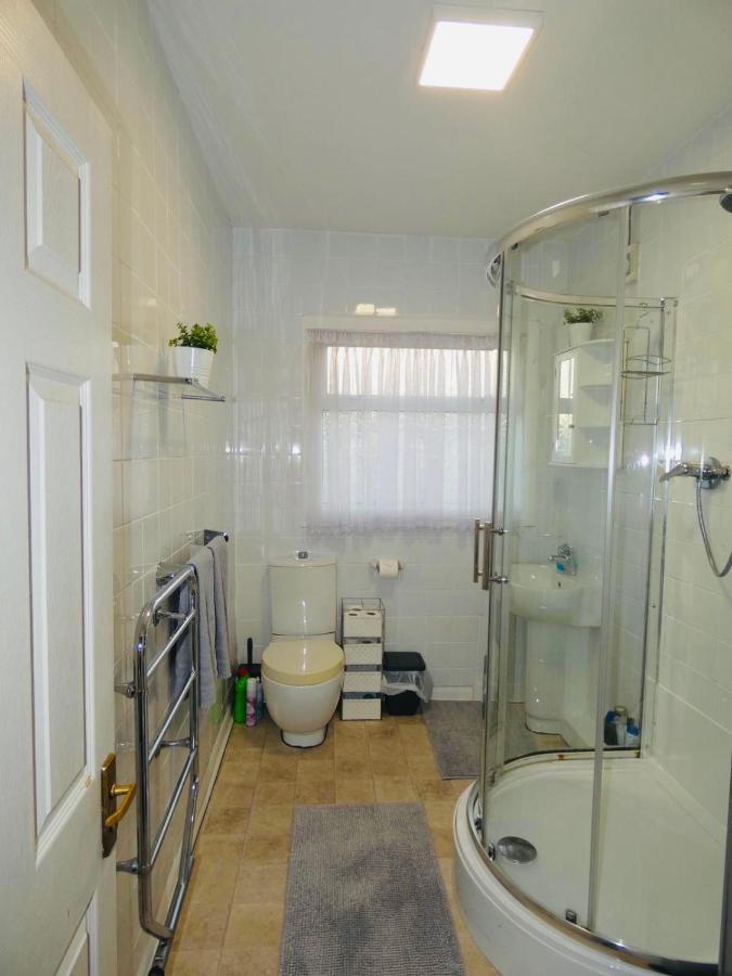 Spacious 3 Bed House With Parking & Good Transport South Norwood Екстериор снимка