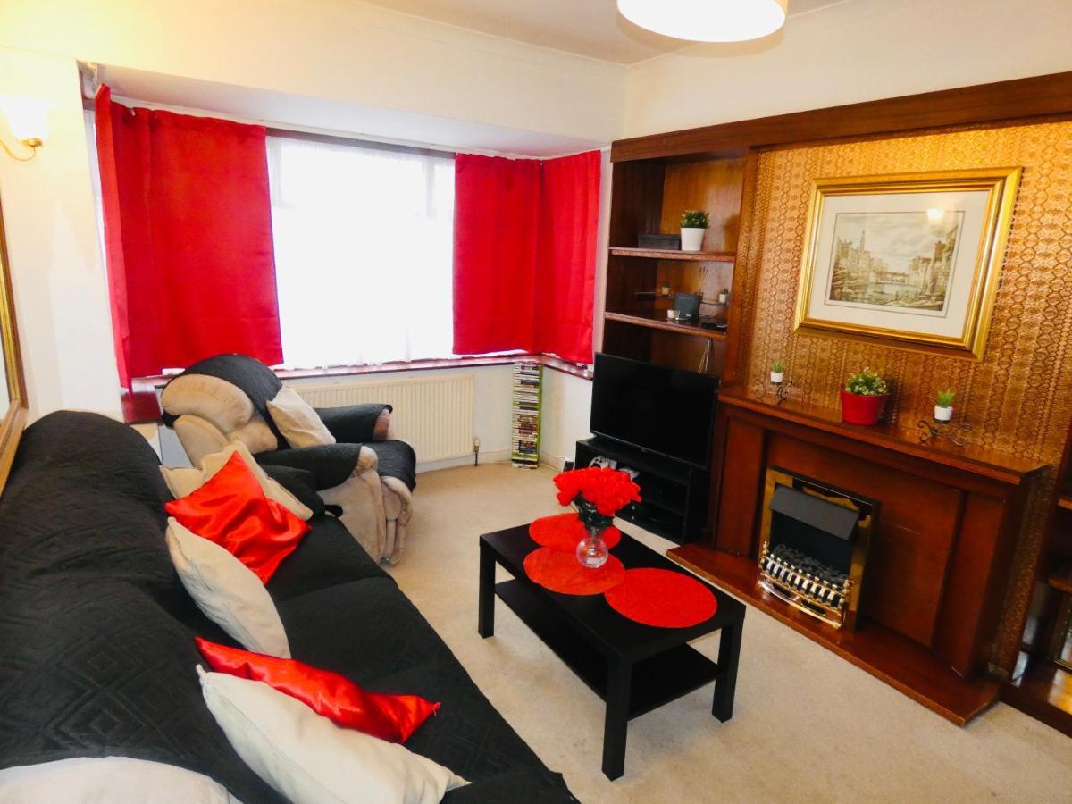 Spacious 3 Bed House With Parking & Good Transport South Norwood Екстериор снимка